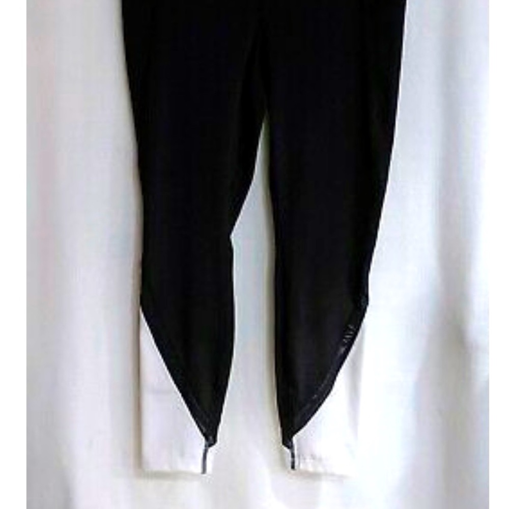 Tangerine High Rise Capri Leggings. Black w/ White accent. Side Pockets. Large.